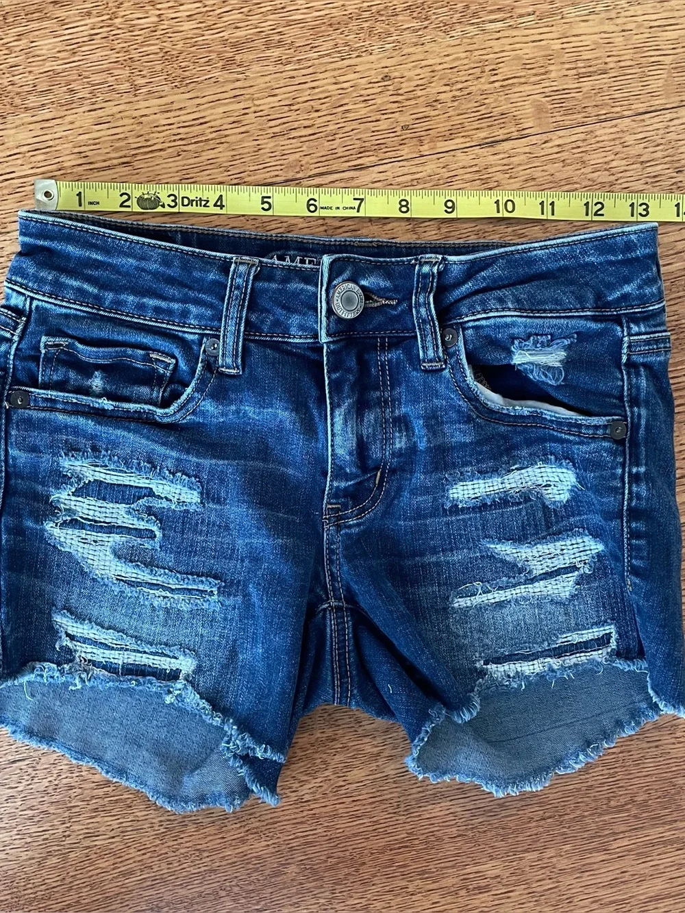 American Eagle Shortie Jean Shorts Women’s 4 Stretch Distressed Midi Daisy Dukes - Picture 14 of 16